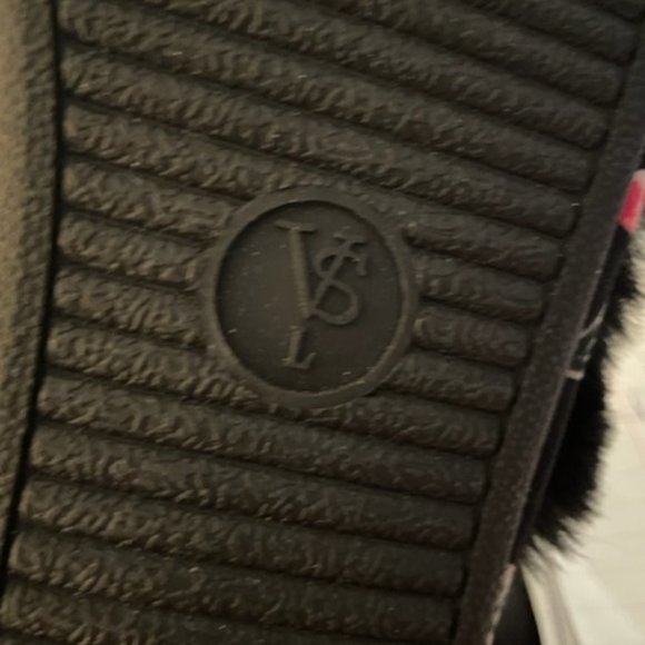 Victoria's Secret Floral Satin Slippers  faux fur trim. Size L  Black pink NWOT - Picture 4 of 12